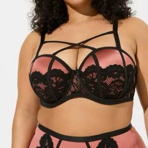Torrid Bombshell Everyday Strapless Push Up Bra 44B Convertible 5 Way Wear
